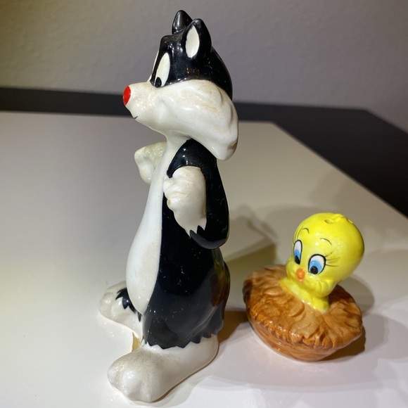 Vintage Tweety Bird  and Sylvester Salt and Pepper Set.. - Picture 7 of 8